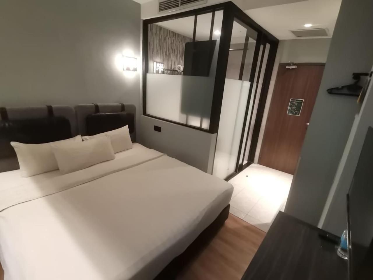 The Seraya Hotel Kota Kinabalu Esterno foto